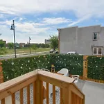 Beautiful Home W/ Rooftop Deck Within A 5 Mintue Walk To Johns Hopkins Hospital