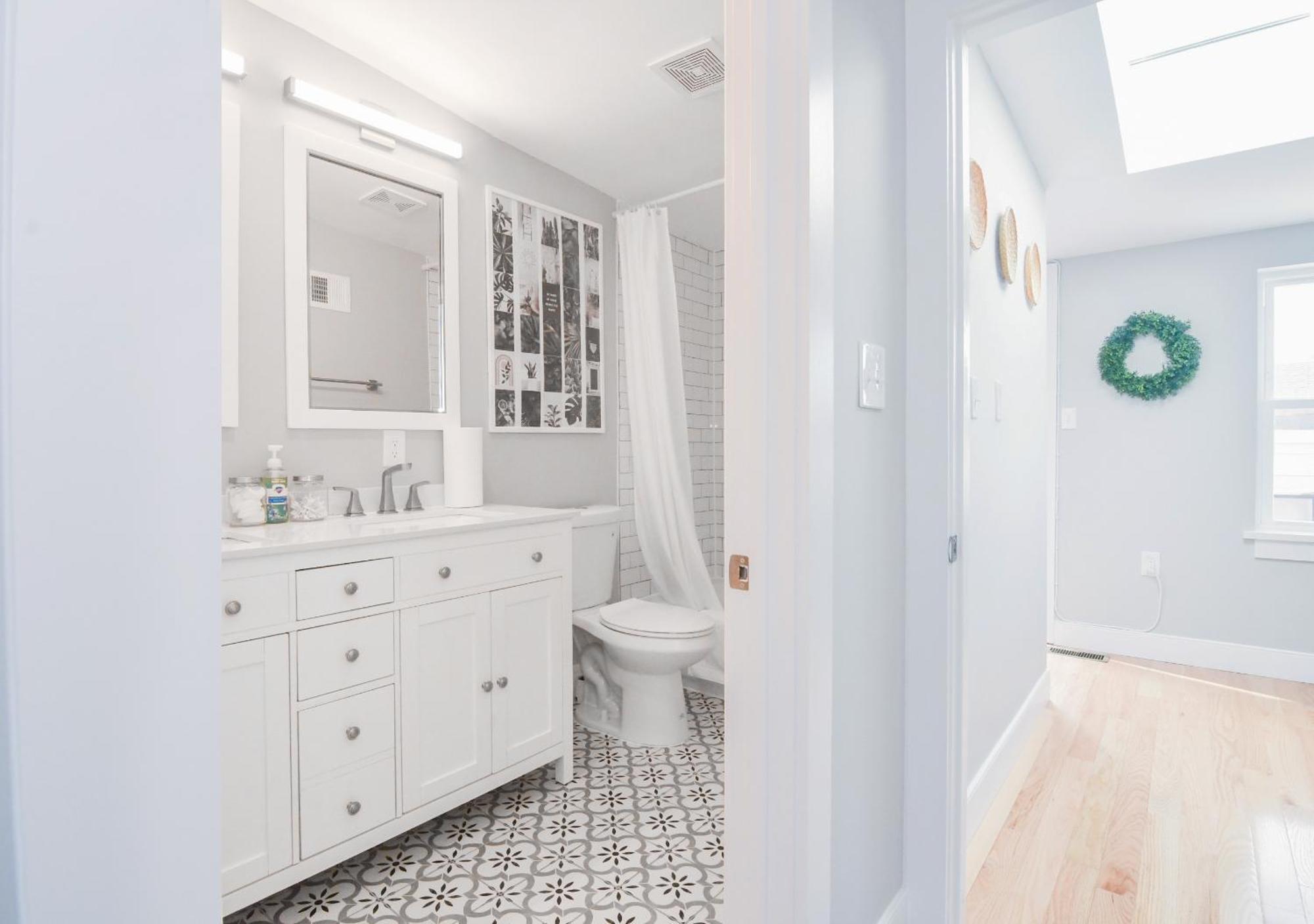 Beautiful W/ Rooftop Deck Within A 5 Mintue Walk To Johns Hopkins Hospital Holiday home *
