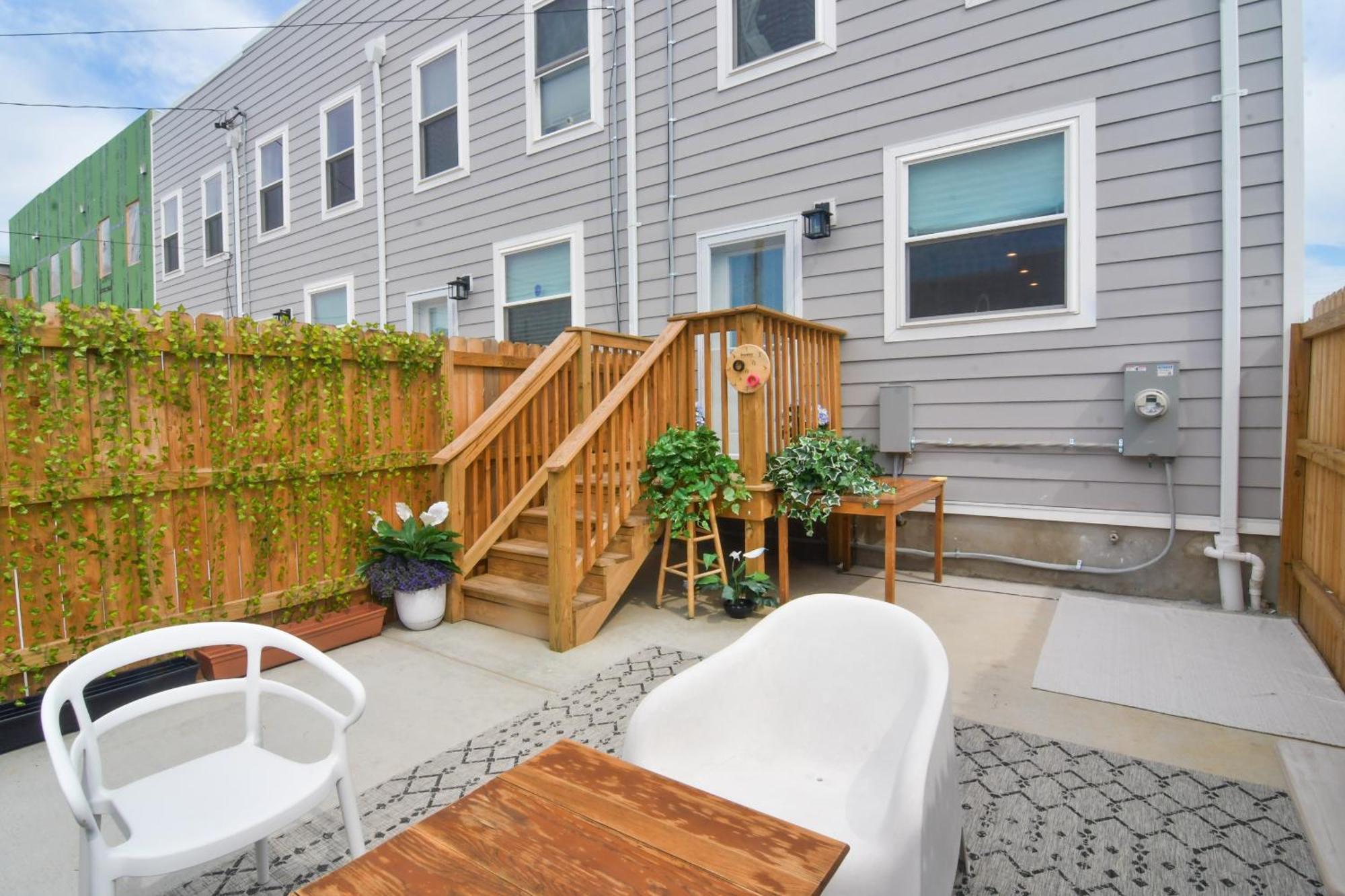 Beautiful W/ Rooftop Deck Within A 5 Mintue Walk To Johns Hopkins Hospital