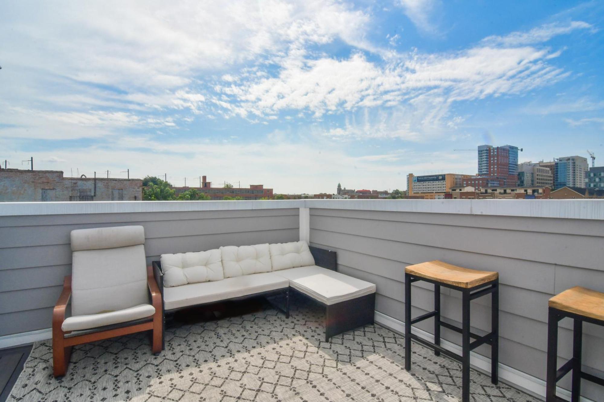 Beautiful W/ Rooftop Deck Within A 5 Mintue Walk To Johns Hopkins Hospital * Baltimore