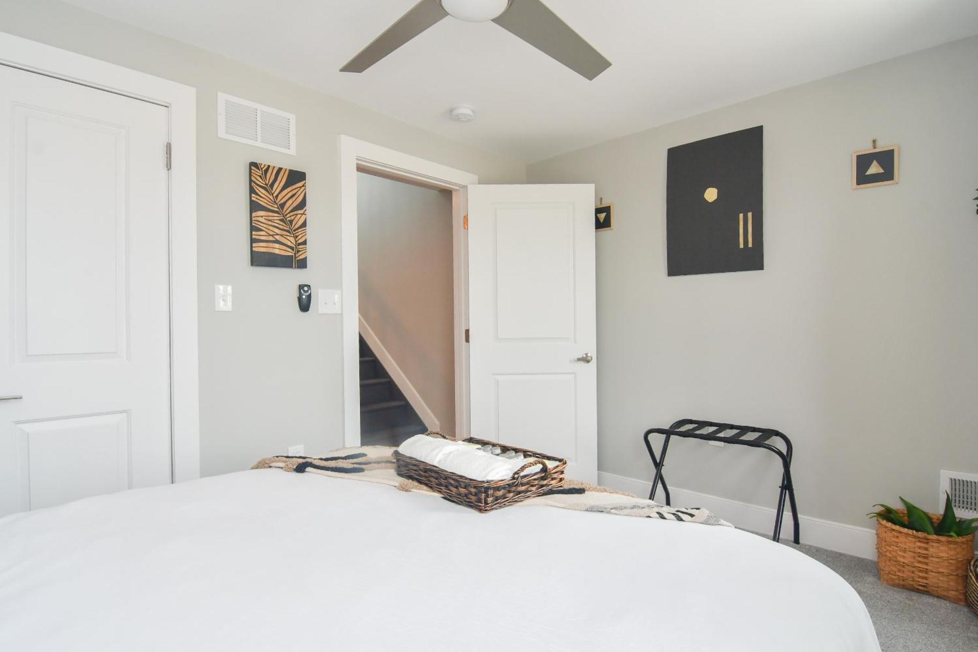 Beautiful W/ Rooftop Deck Within A 5 Mintue Walk To Johns Hopkins Hospital *