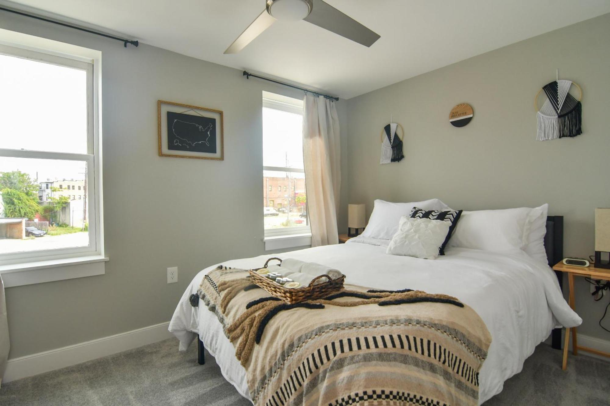 Beautiful W/ Rooftop Deck Within A 5 Mintue Walk To Johns Hopkins Hospital Holiday home