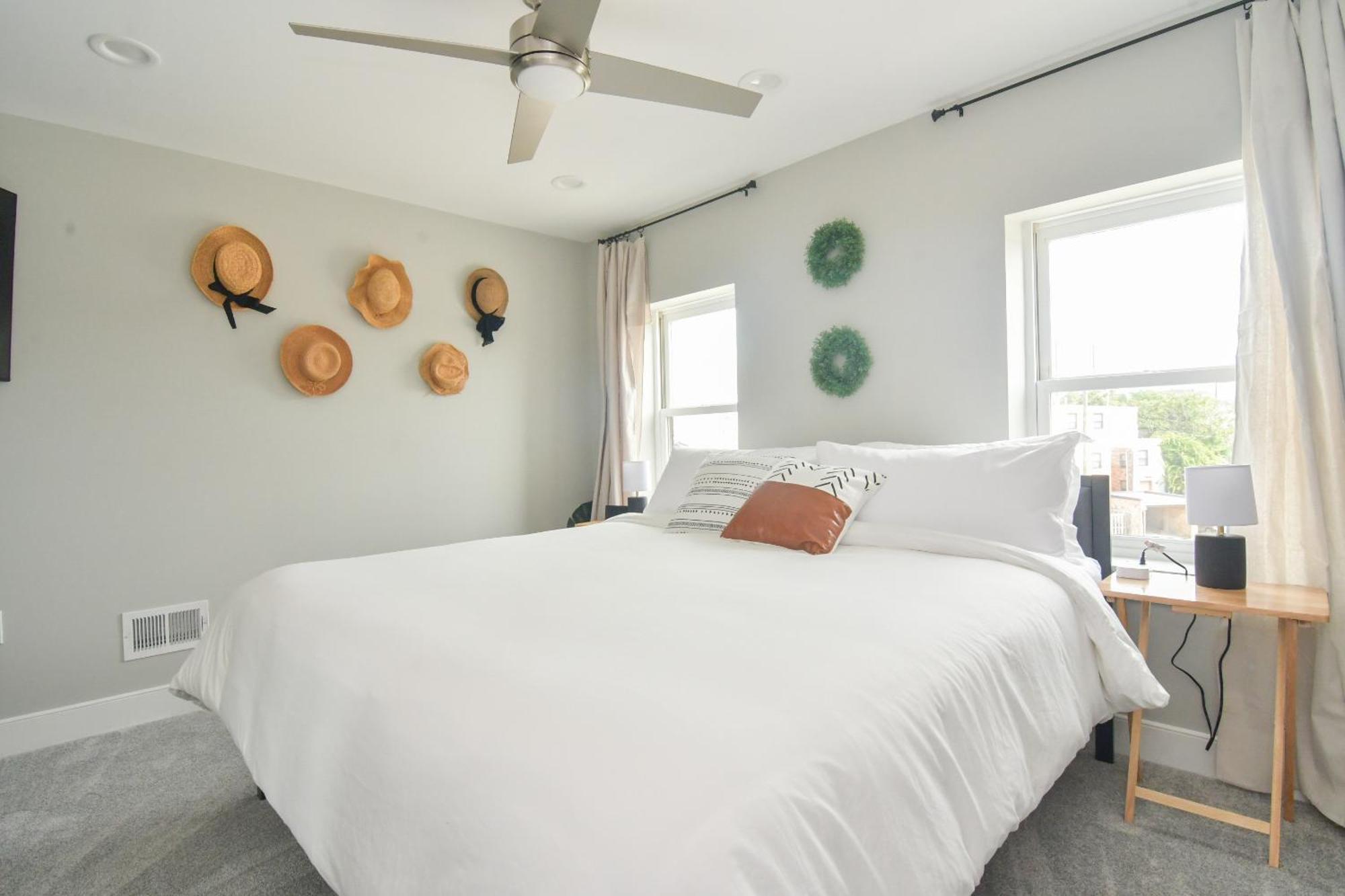 Beautiful W/ Rooftop Deck Within A 5 Mintue Walk To Johns Hopkins Hospital *
