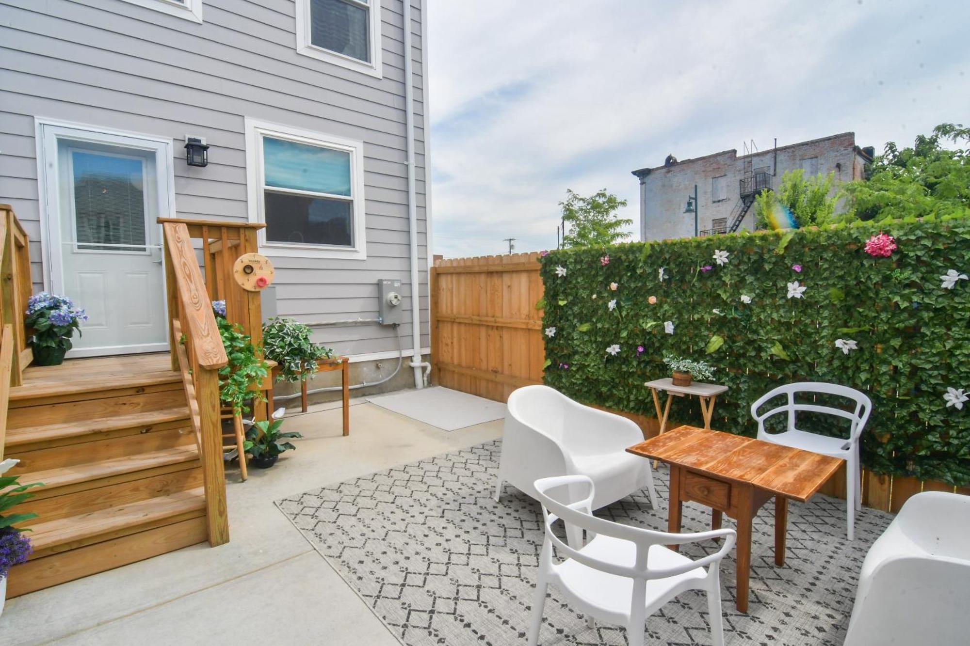 Beautiful W/ Rooftop Deck Within A 5 Mintue Walk To Johns Hopkins Hospital * Baltimore
