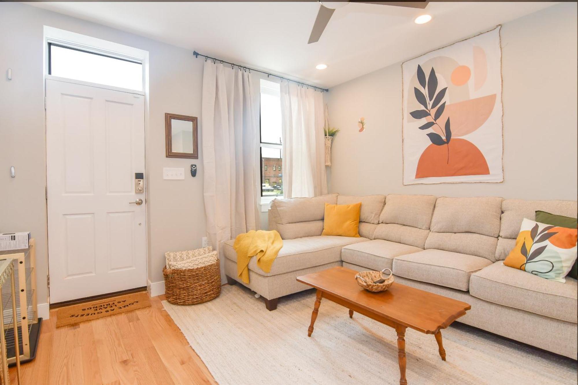 Beautiful W/ Rooftop Deck Within A 5 Mintue Walk To Johns Hopkins Hospital Holiday home *